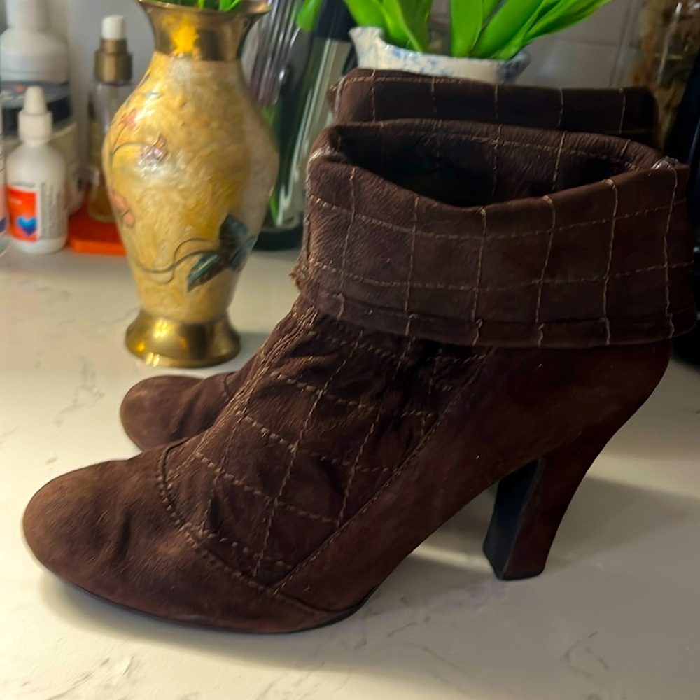 GreatUC~Colin Stewart/ Victoria's Secret Genuine Suede, 4”Heel Boots, size 9M